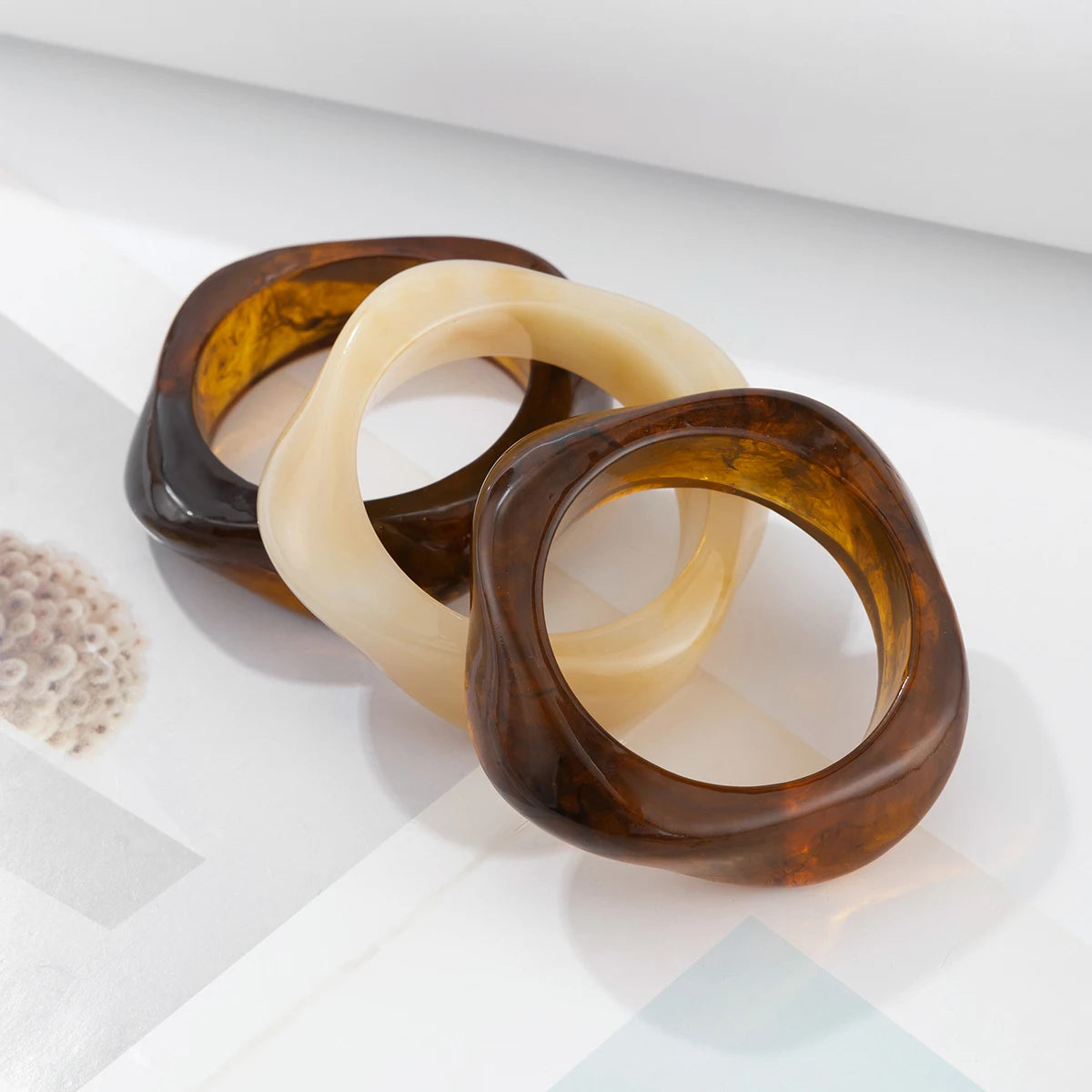 Exaggerated Polygonal Translucent Crude Thick Bangles for Women Retro Design Acrylic Charm Bracelet Ladies Fashion Jewelry Gifts